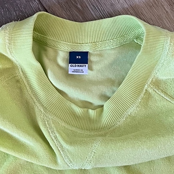 Old Navy Sweatshirt & Shorts Set - Picture 3 of 9